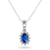 Rosettanheng i hvitt gull med diamanter 0,04 W.SI og oval fasettslipt safir.