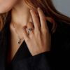 Rosettring i hvitt gull med safir og diamanter, stor