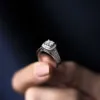Rosettring, stor i hvitt gull med diamanter