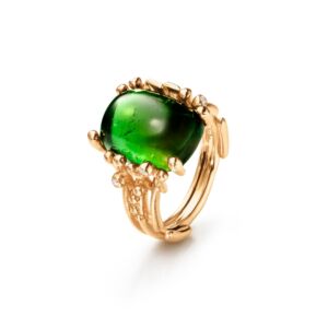 A2933-403 BoHo ring medium Turmalin Ole Lynggaard Copenhagen BoHo medium ring i 18 k gult gull fra Ole Lynggaard Copenhagen med grønn turmalin