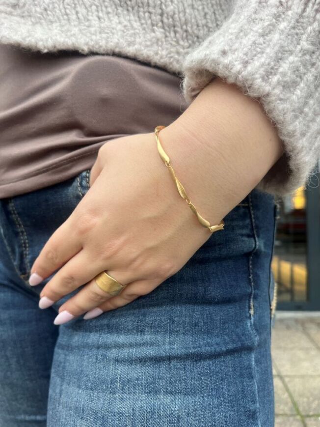 Noën «Olivia small» ring i forgylt sølv