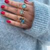 Noën "Stellini" ring i gult gull, med diamanter og blå topas