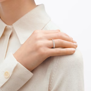 Magic ring i hvitt gull med diamanter, perfekt inni Magic ring