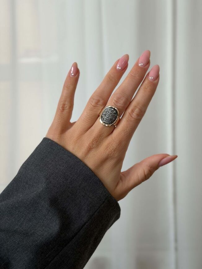 By Birdie "Topkapi" ring i sølv med gult gull detaljer og diamanter