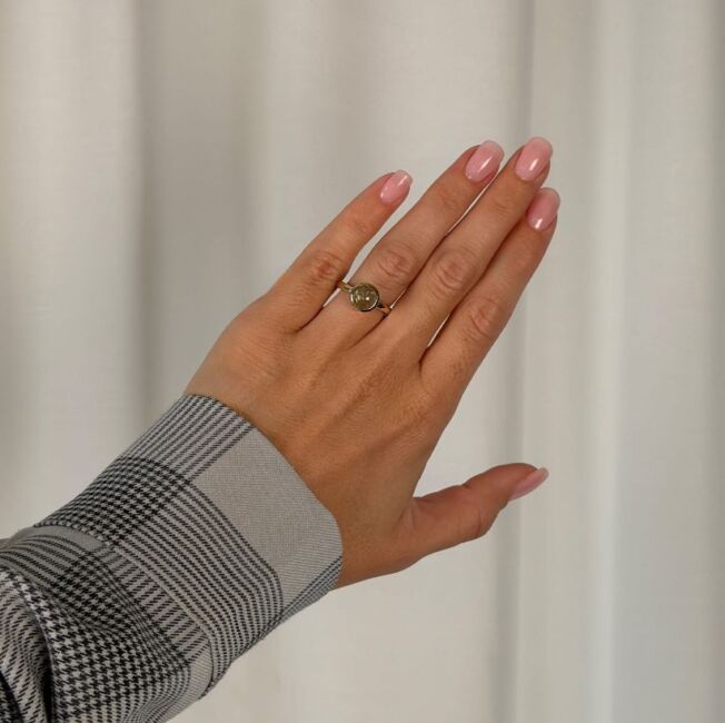 By Birdie "Ring Victoria rose rutil" i sølv med gult gull detaljer og rutilkvarts