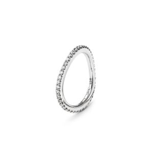 Love band ring fra Ole Lynggaard Copenhagen. i hvitt gull med diamanter.