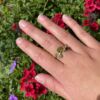 By Birdie "Zenith Garden Green" ring i gult gull