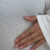 By Birdie "Zenith Garden Green" ring i gult gull