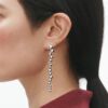 Ørepynt fra Moonlight Grapes kolleksjonen fra Georg Jensen i oksidert sølv.