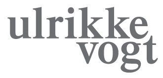 logo Ulrikke Vogt "Small Bud Floret pearl" ørepynt i forgylt sølv med ferskvannsperle