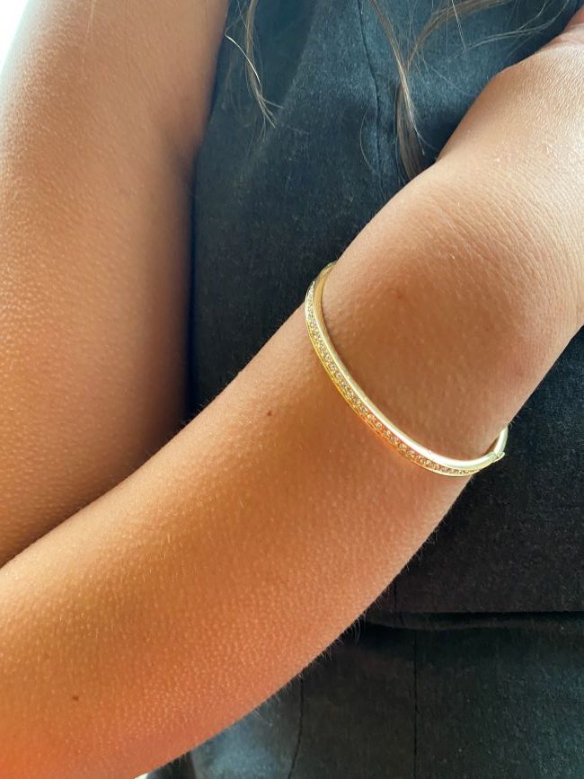 Coeur de Lion armring i gullfarget stål med blanke krystaller