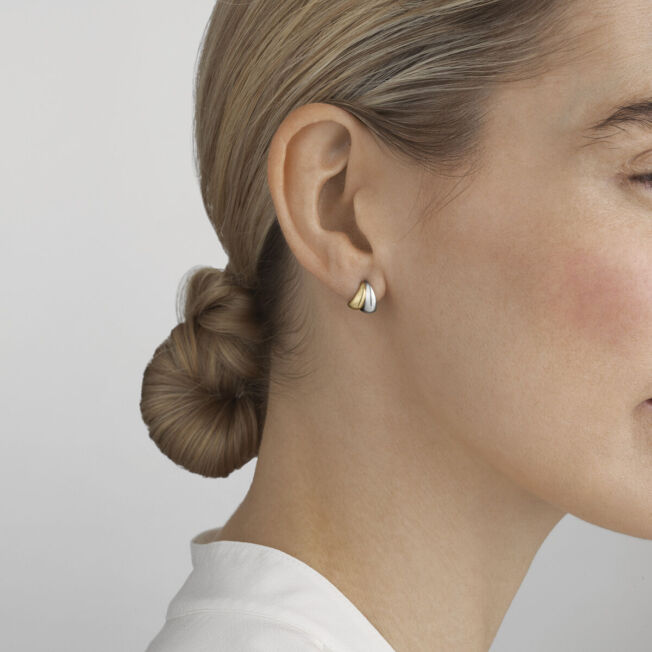 Georg Jensen “Curve small” ørering i sølv og gull