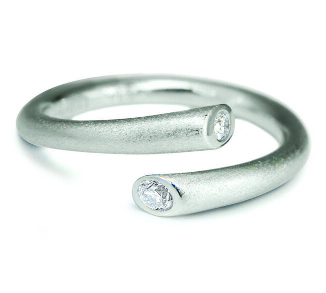Noën «Hazel ring» i hvitt gull med diamanter