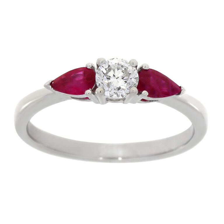Hvitt gull ring med 2 rubiner og en diamant