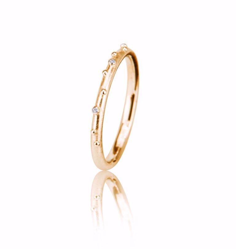 Noën "Shine" ring i gult gull, med diamanter
