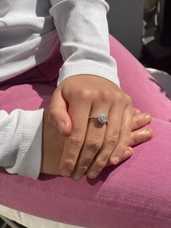 Rosettring i hvitt gull diamanter 0,33 ct