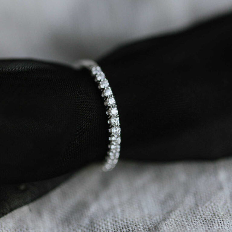 Rekkering i hvitt gull med diamanter 0,25ct