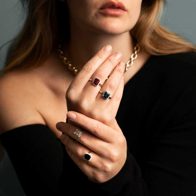 Hvitt gull ring med lys rosalilla ametyst og diamanter 0,14 ct