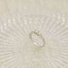 Elegant ring i hvitt gull med 3 litt større diamanter i midten og mange små på siden. Totalt 0,45 ct