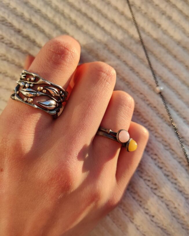OLE LYNGGAARD COPENHAGEN Lotus Tiny 0 ring i sølv med blush månesten
