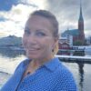 Susanne Friis Bjørner kjede i forgylt sølv med dråpeformet London blå krystall