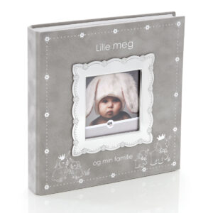 "Lille meg og min familie" album med tinn fra EIK barn™