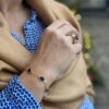 Susanne Friis Bjørner armbånd i forgylt sølv med London blue krystaller