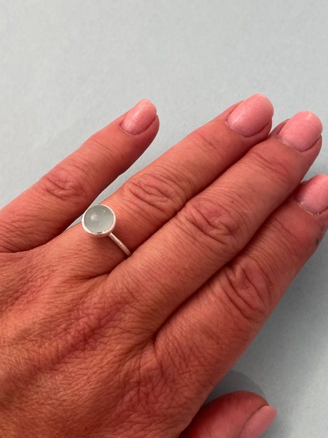 Susanne Friis Bjørner ring i sølv med lys blå krystall, liten