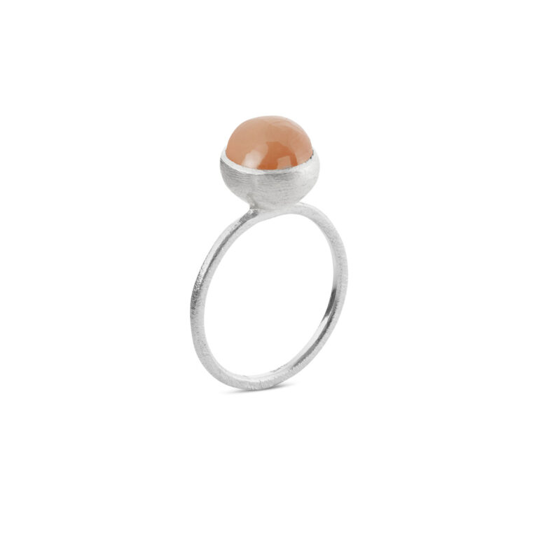 Susanne Friis Bjørner ring i sølv med blush/ferskenfarget månesten, liten