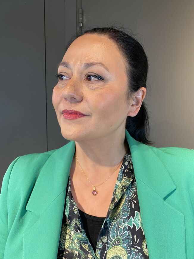 Susanne Friis Bjørner anheng i forgylt sølv med lys ametyst