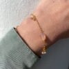 Armbånd i forgylt sølv , med ferskenfaregt månesten fra Susanne Friis Bjørner.