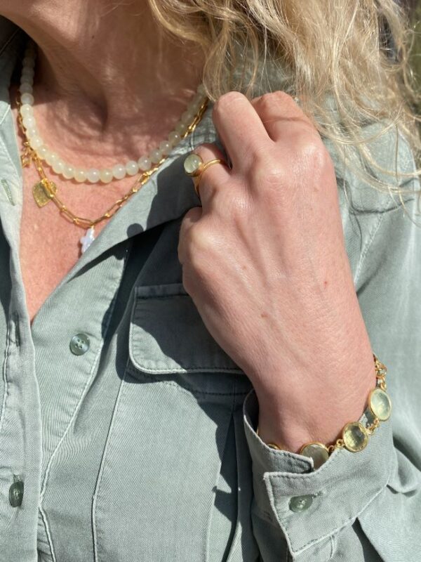 Susanne Friis Bjørner armbånd i forgylt med phrenite, lemon og grønn kvarts