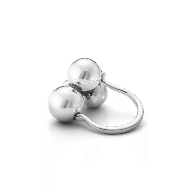 Ring fra Moonlight Grapes kolleksjonen fra Georg Jensen i oksidert sølv.