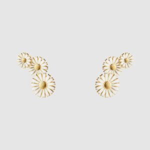 Georg Jensen “Daisy ørepynt" i forgylt sølv med 3 hvite emaljerte blomster