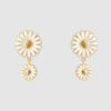 Georg Jensen “Daisy Doble ørepynt" i forgylt sølv med hvite emaljerte blomster