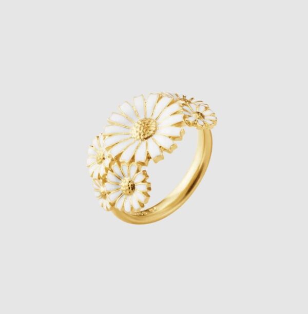 Georg Jensen "Daisy layered" ring i forgylt sølv med hvite emaljerte blomster