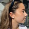 Georg Jensen “Daisy Earstud" i forgylt sølv med hvite emaljerte blomster og diamanter