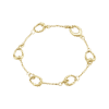 En lekent armbånd i tynn rund anker mønster med Offspring ledd spredt rundt i lenken. Elegant lås som ligner på leddene. Laget i 750 gult gull fra Georg Jensen.