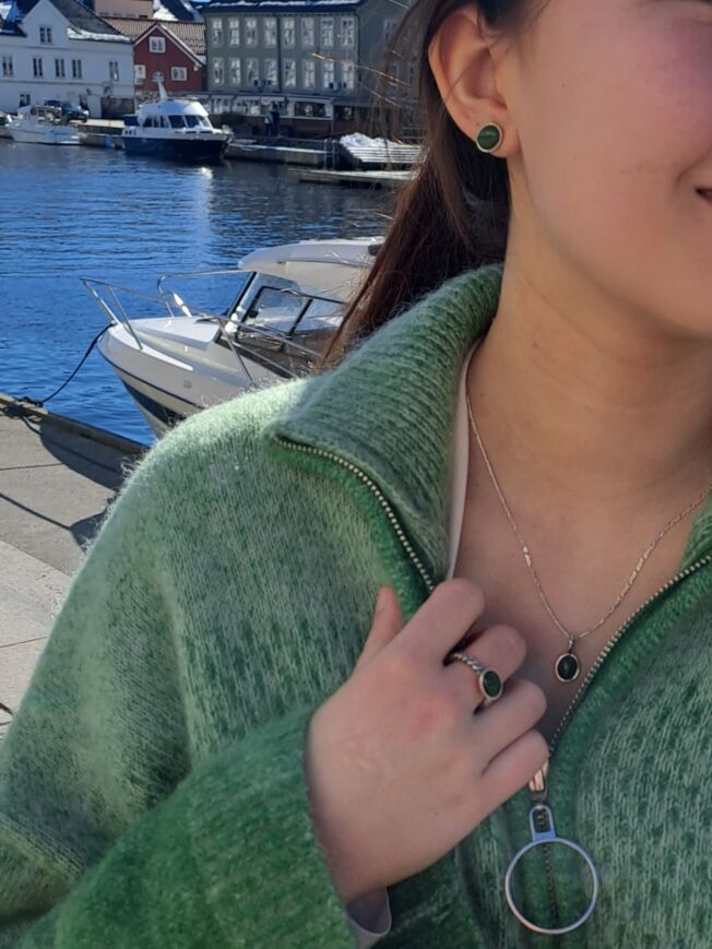 Huldreverket «Tvunnet» ring med jade