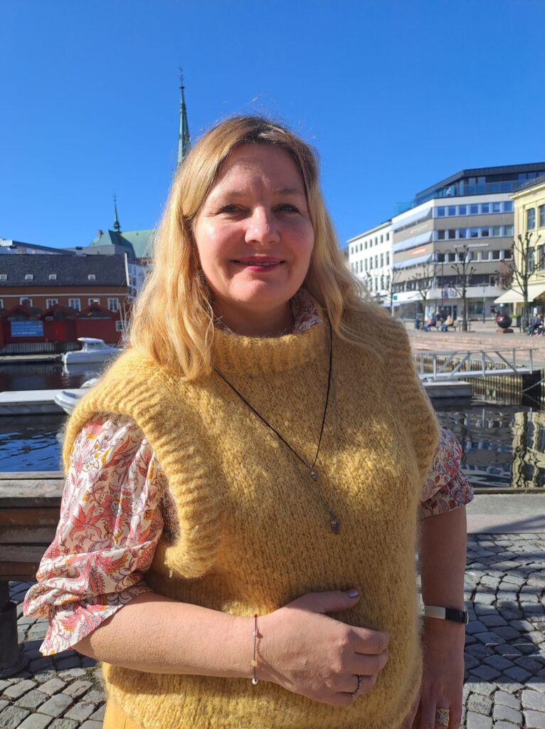 OLE LYNGGAARD COPENHAGEN Lotus Spire liten i sølv med grå månesten og diamant