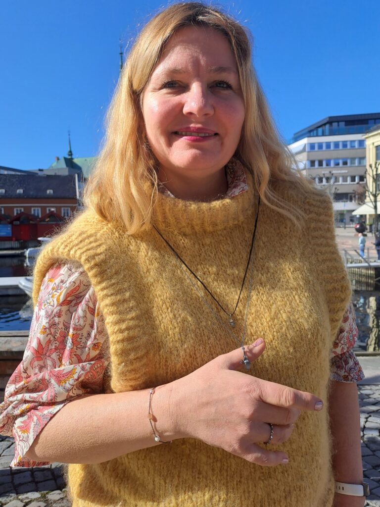 OLE LYNGGAARD COPENHAGEN Lotus Spire liten i sølv med grå månesten og diamant