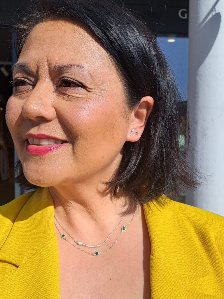 Susanne Friis Bjørner sølv kjede med 6 grønne agater