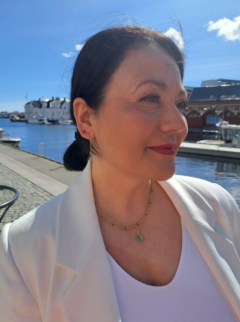 Susanne Friis Bjørner panserkjede i forgylt sølv med kuler, til anheng