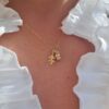 OLE LYNGGAARD COPENHAGEN Forest small oakleaf anheng i gult gull