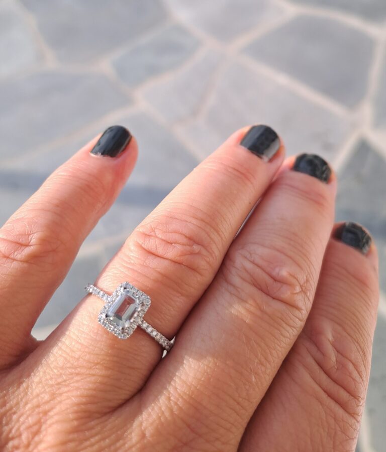Ring "Harmony" i hvitt gull med hvit topas og diamanter