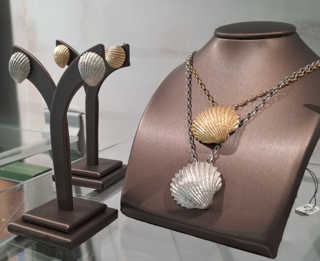 Catwalk Exclusive Stardust Seashell anheng i forgylt sølv
