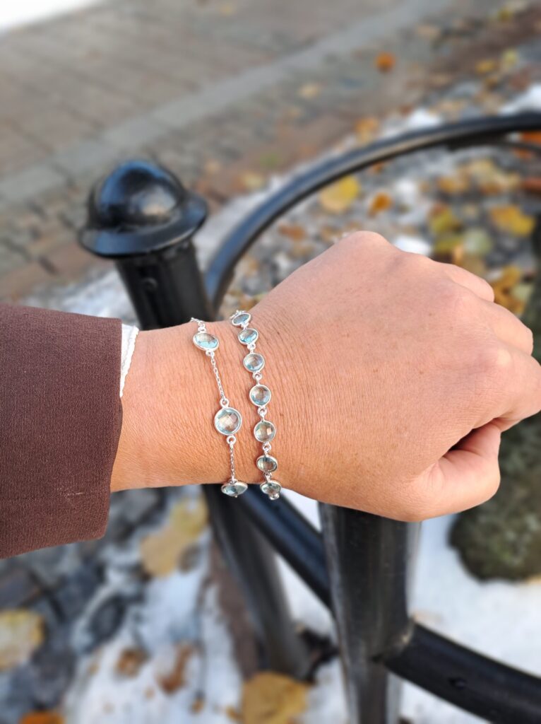 Susanne Friis Bjørner armbånd i sølv med synt. topas