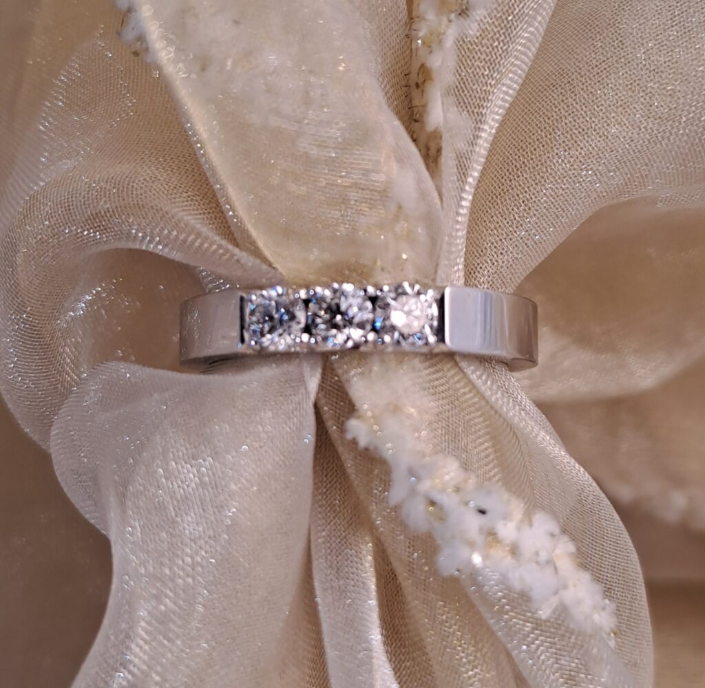 Hvitt gull alliansering 18 karat gull med 3*0,17 ct