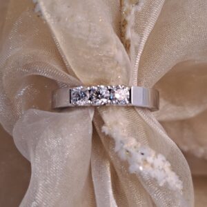 Hvitt gull alliansering 18 karat gull med 3*0,17 ct
