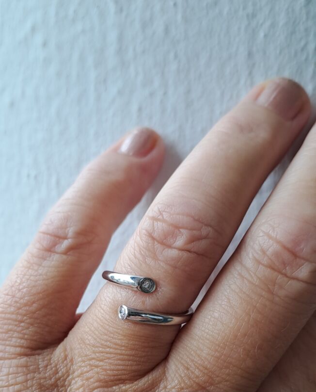 Noën «Hazel ring» i hvitt gull med diamanter